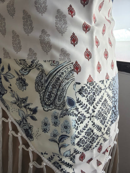 TRIANGLE SCARF