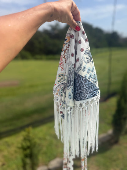 TRIANGLE SCARF