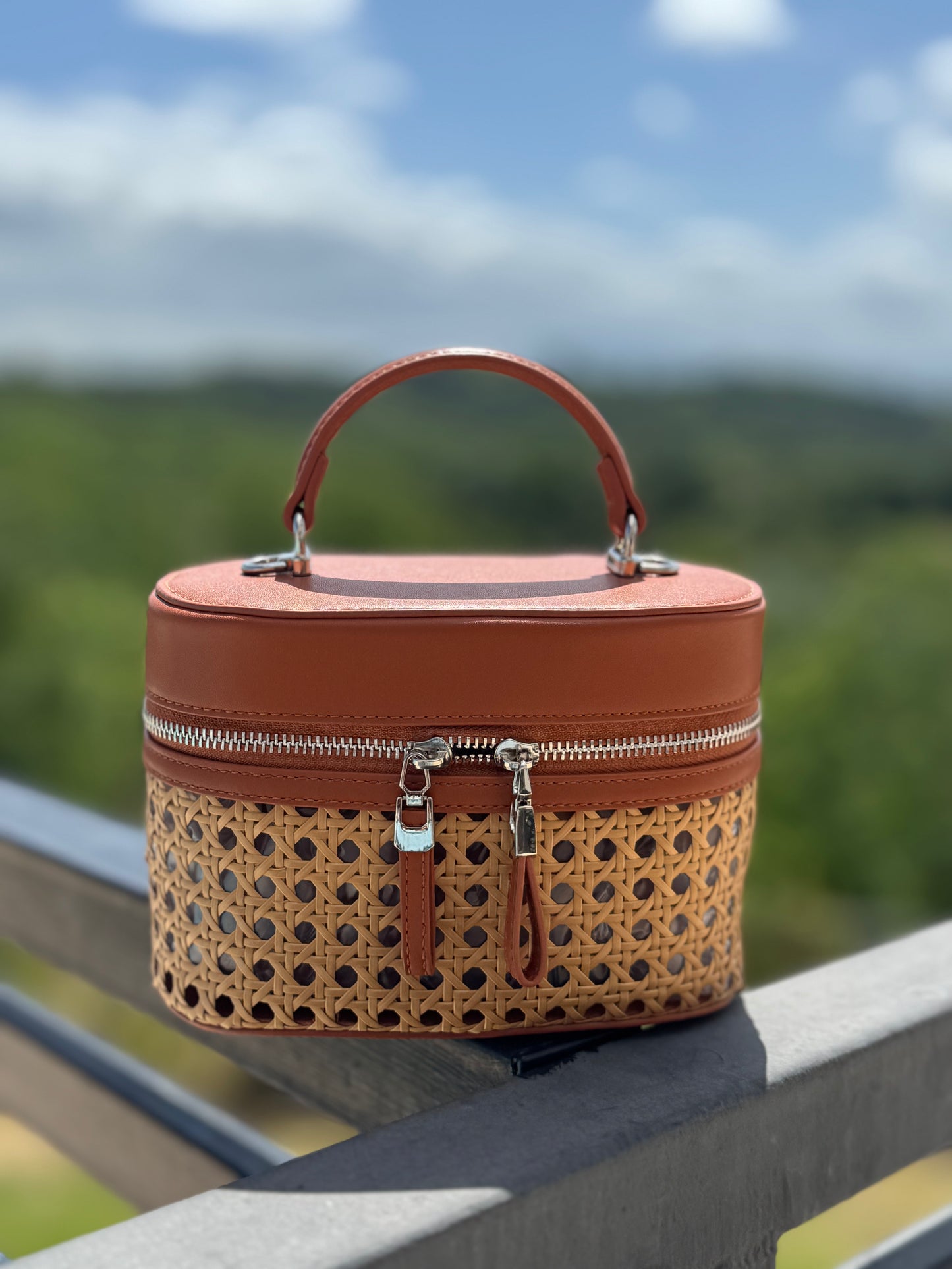Coastal Chic Bag 🤎