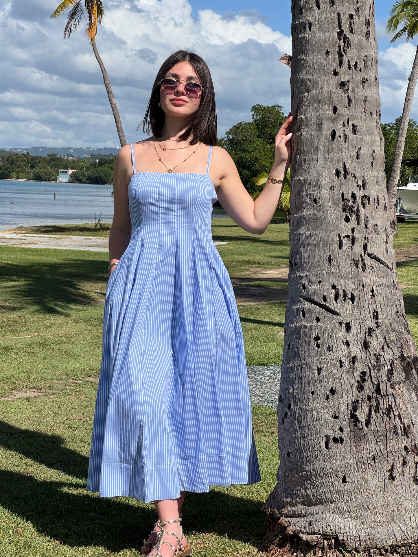 Blue Midi Dress con Líneas Blancas